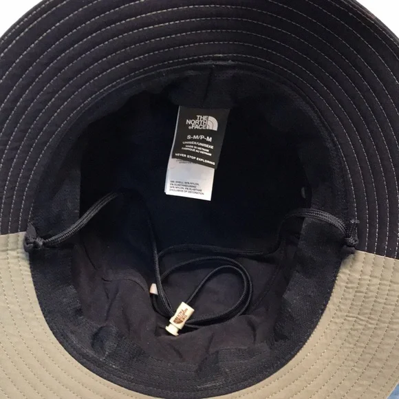 North face bucket hat - Picture 5 of 6